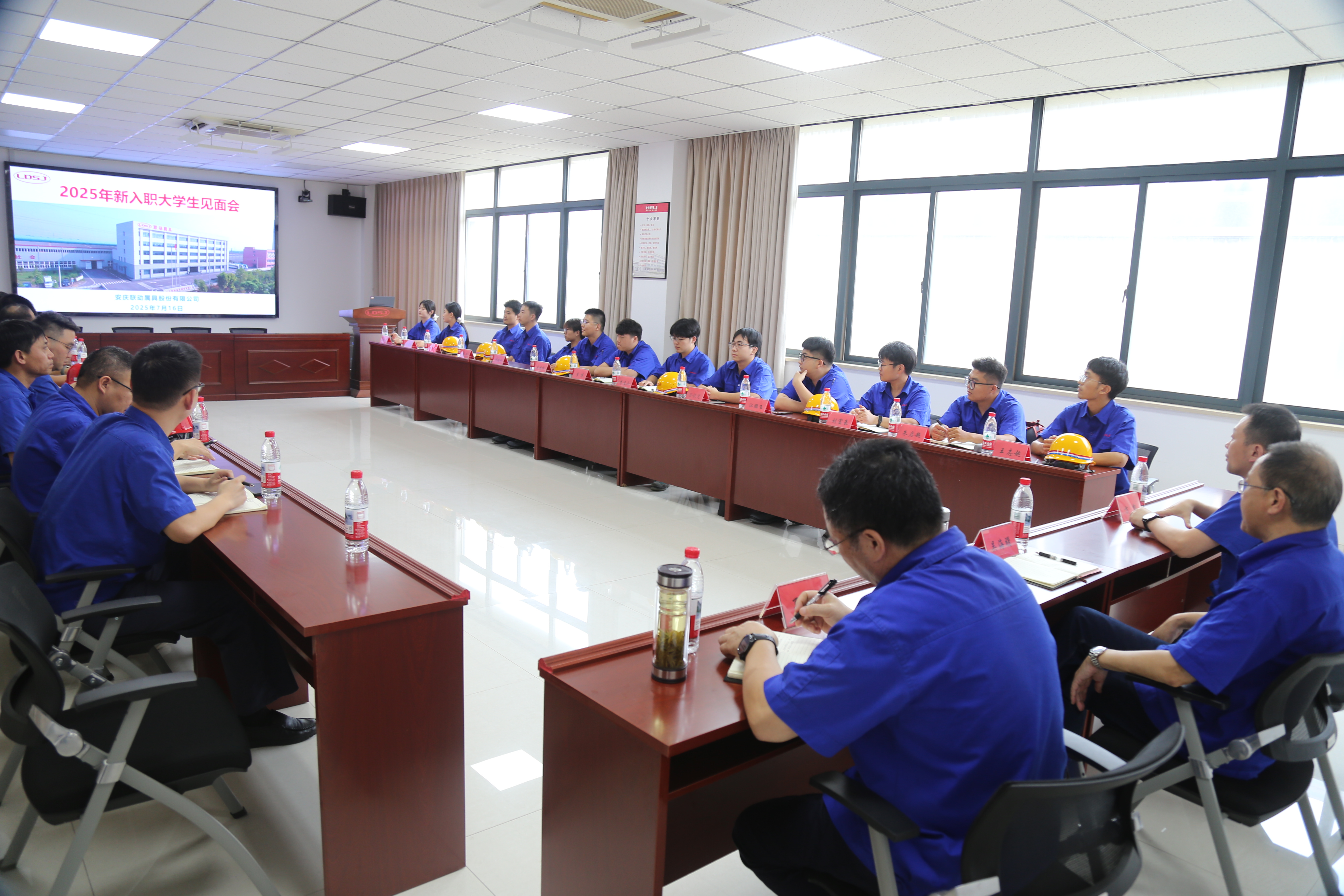1.聯(lián)動(dòng)屬具公司2025屆高校畢業(yè)生見(jiàn)面會(huì )現場(chǎng).JPG